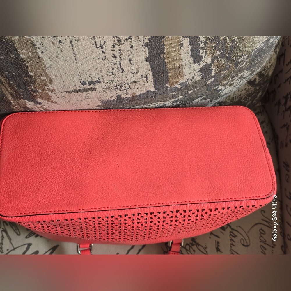 Kate Spade Wakefield Lane Carli satchel in a bright coral GUC - Picture 8 of 17